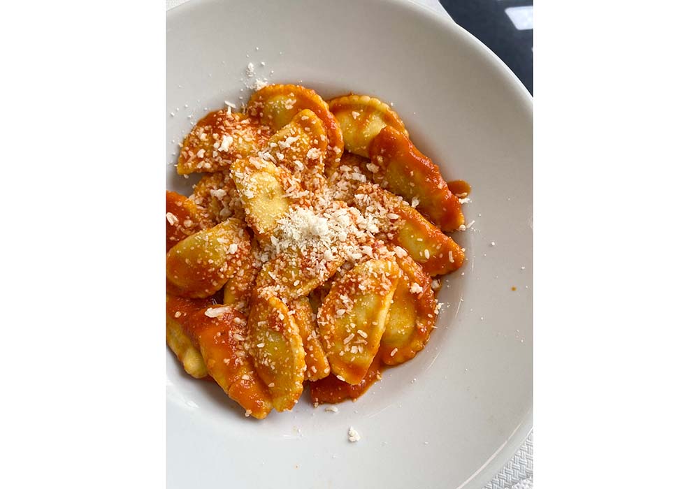 給食費は５段階制、免除もあり