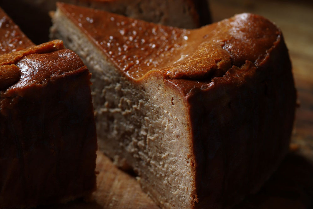 ６種のスパイスが力強く押し寄せる「スパイスチーズケーキ」