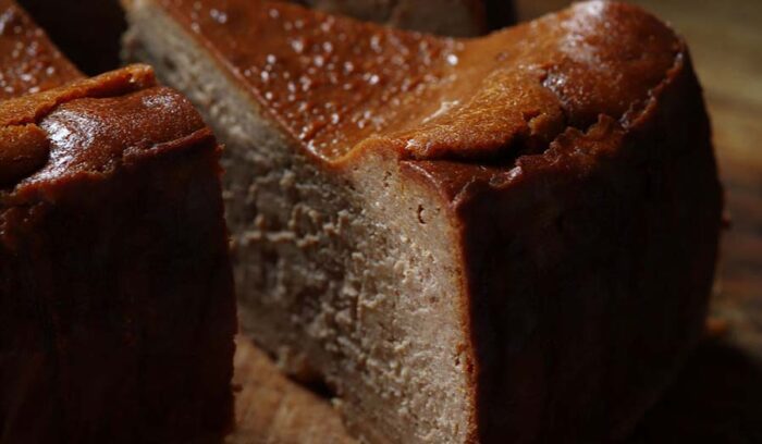 ６種のスパイスの香りが力強く押し寄せる「スパイスチーズケーキ」