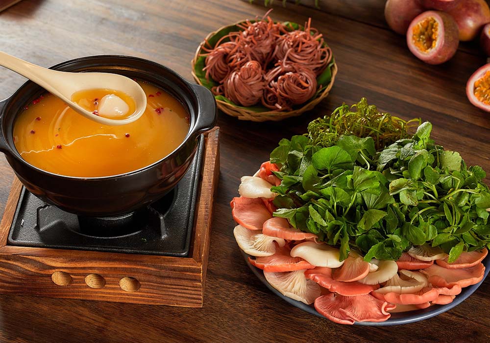 ベトナムの新潮流。プラントベースの鍋料理を分かち合うレストラン