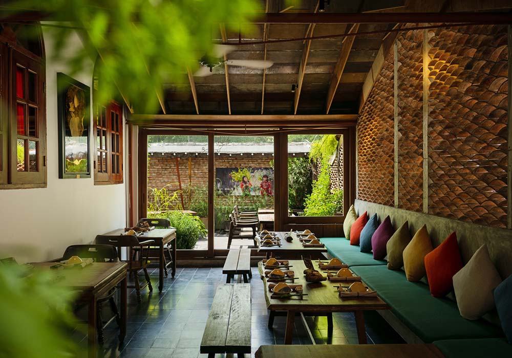 Hum, Garden & Restaurant