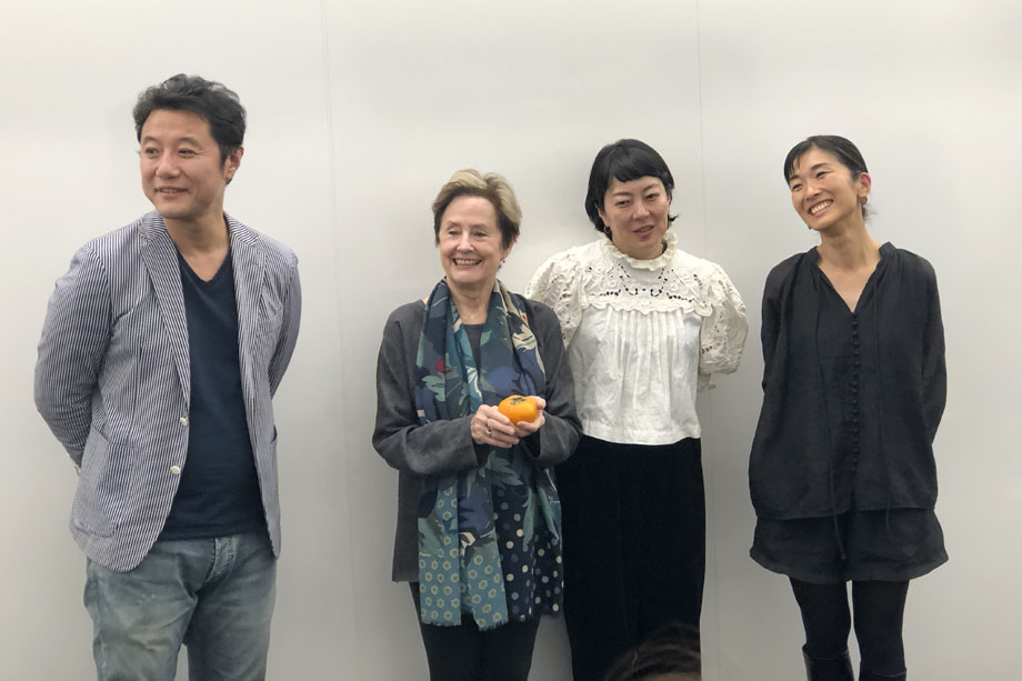 入山章栄さん、アリス、野村友里さん、小野寺愛さん。「ARCH虎ノ門ヒルズインキュベーションセンター」で。