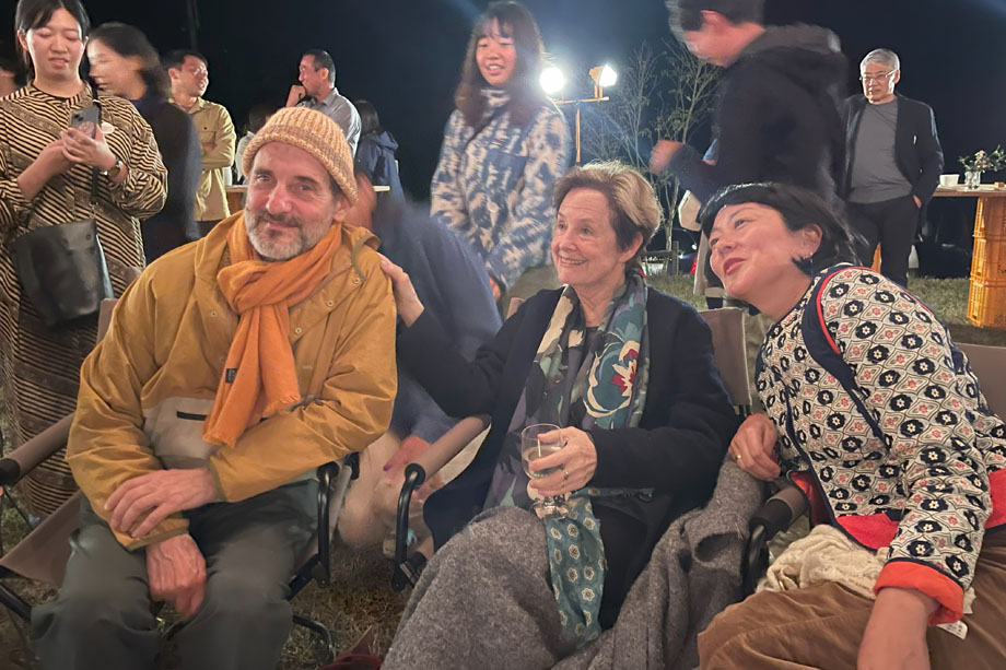 【10月16日】徳島県神山町へ。神山には、シェ・パニースの料理長を務めたジェローム・ワーグが住んでいる。ジェロームが立ち上げた東京のレストラン「the Blind Donkey」を運営するRichSoil&Co.のスタッフが「Farmer’s Meeting」を企画。野村友里さんも合流。