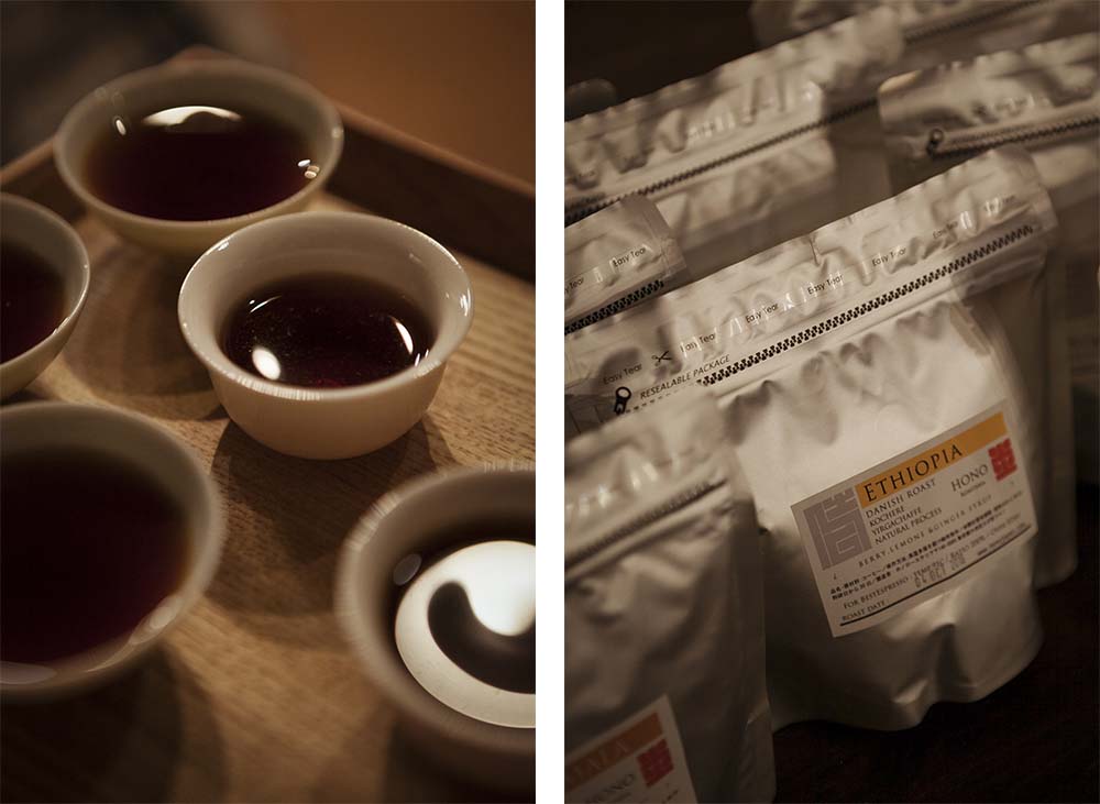 （写真左）ある日は中国茶の茶杯でコーヒーが配られた。「初めは抽出はプロ（バリスタ）に任せるべきと思ってきましたが、焙煎家の僕自身が抽出まで引き受けて、飲み手と直に触れ合う場を持つことで伝えられることがとても多い」 （写真右）「コーヒーの焙煎は例えるなら肉の焼きのようなもの」。本来は身体に負担のある生豆の成分を、加熱によって身体に有用な、心地よい成分に変化させ切るのが焙煎。「すっと入る」「飲み疲れのしない」が村井さんのコーヒーワード。