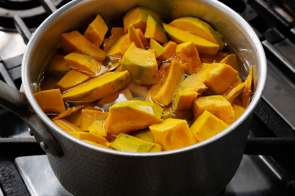カボチャを煮る