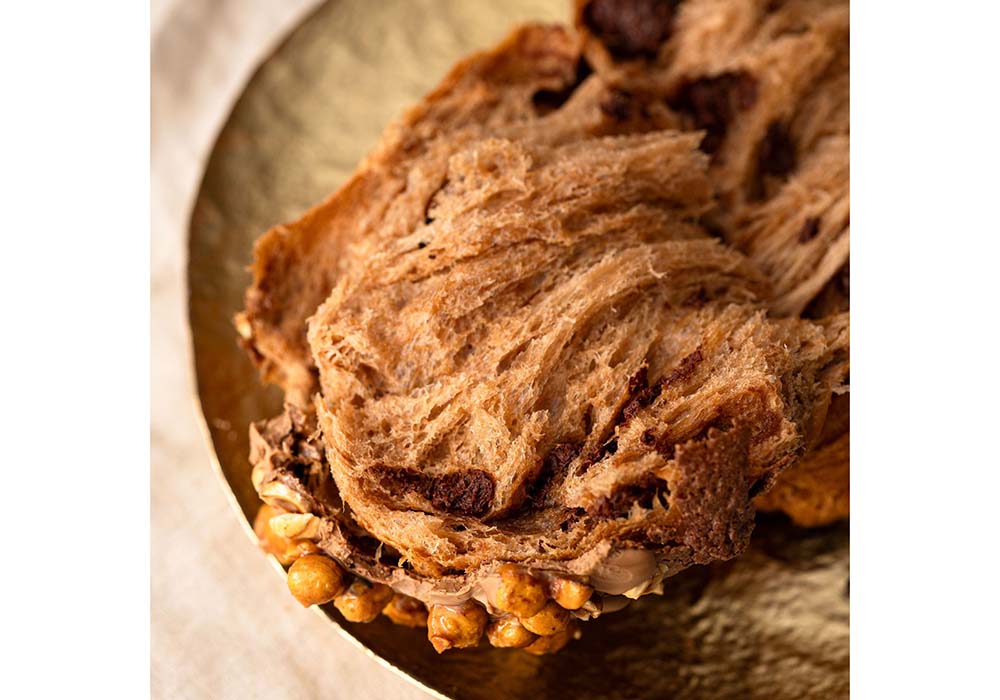 （写真）自慢の自家培養酵母で、生地をゆっくり発酵させて作るパネットーネは、もっちりふんわり、そしてしっとりした食感。