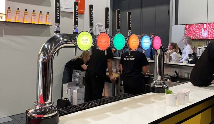 バー業界の人手不足を解消　タップで注ぐカクテル＆缶入りプレミックスに注目