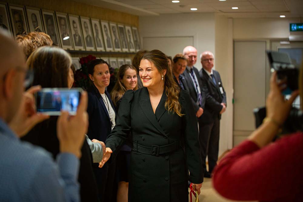 （写真）2023年10月16日付内閣改造により1984年生まれのセシリエ・ミルセット漁業・海洋政策大臣が新たに就任した。若者や女性の漁師増加に女性大臣の貢献が期待される。photo by NFD / David Berg Tvetene