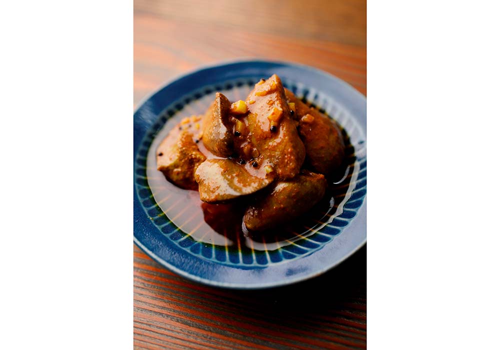 デパ地下の総菜に並ぶレバーコンフィを南インド料理風に昇華させた一品。