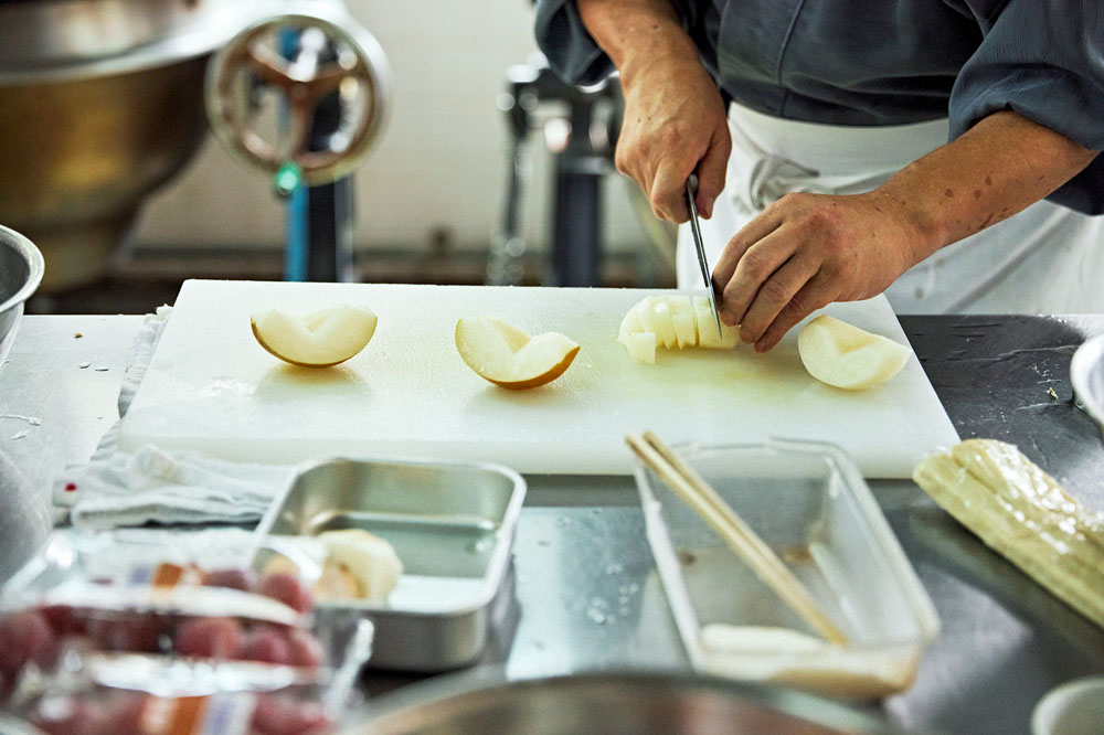 梨をわさびで和える。穏やかな梨の甘味に、擦りたてのわさびの香りが新鮮。