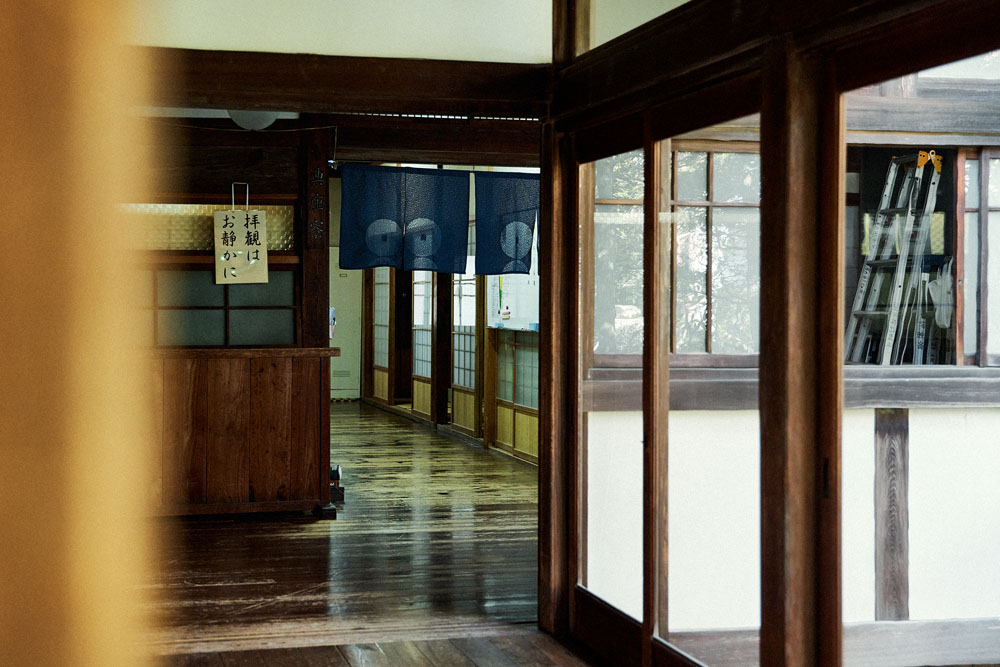 玄関から続く長い廊下の突きあたり付近が、厨房である「典座寮」。