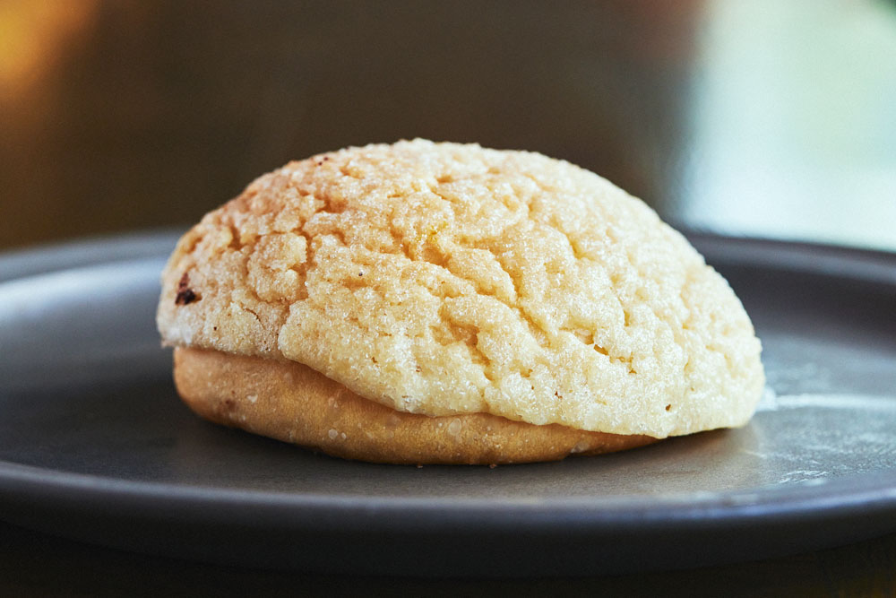 ココナッツが鮮烈に香る。選ばれる「メロンパン」には理由がある。ヴィーガンパン・レシピ02　東京・新宿「モアザンベーカリー」