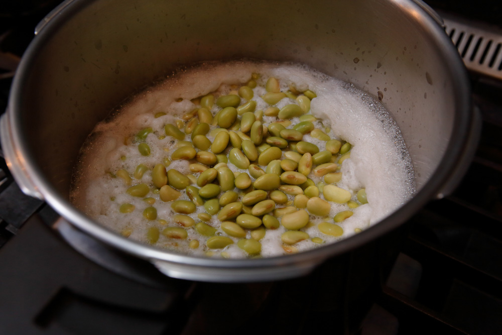 大豆を圧力鍋で炊く