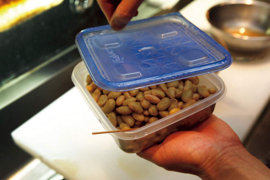 蓋は半開きのまま