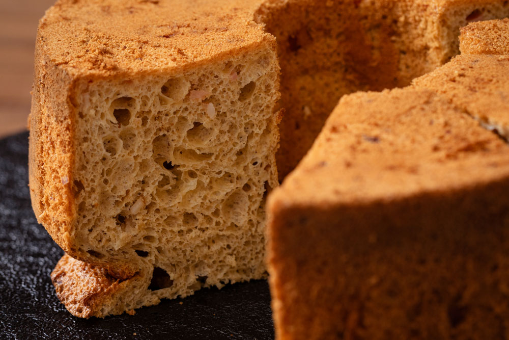 「江島神力と伊江島産黒糖のシフォン・サレ」