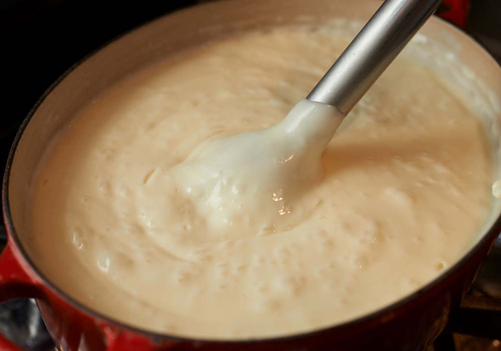 酒粕と味噌を加える