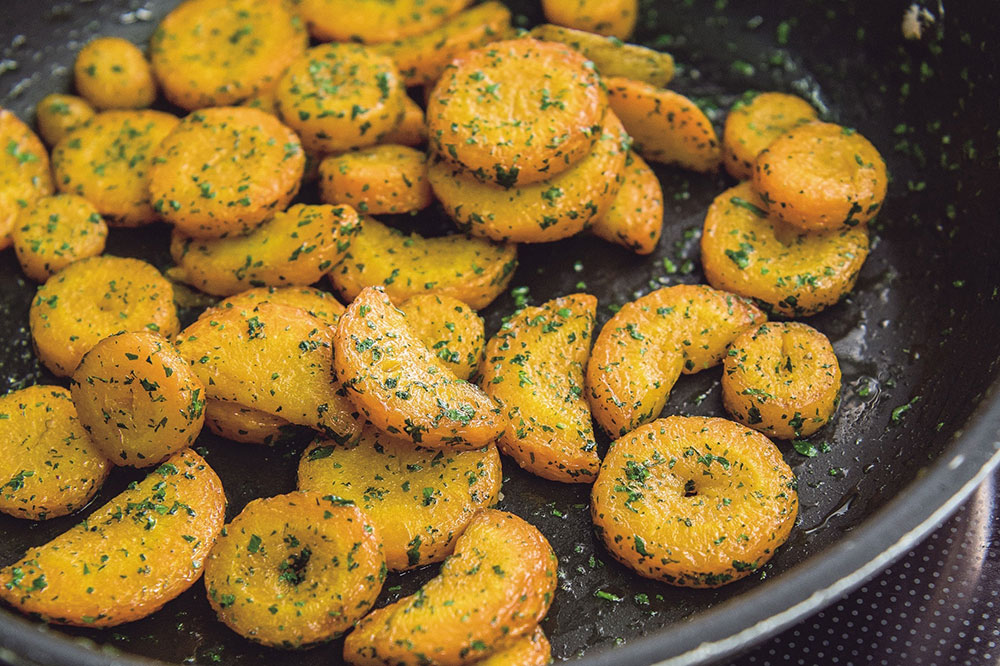 火入れで引き出す旨味と凝縮感「ニンジンのソテー」