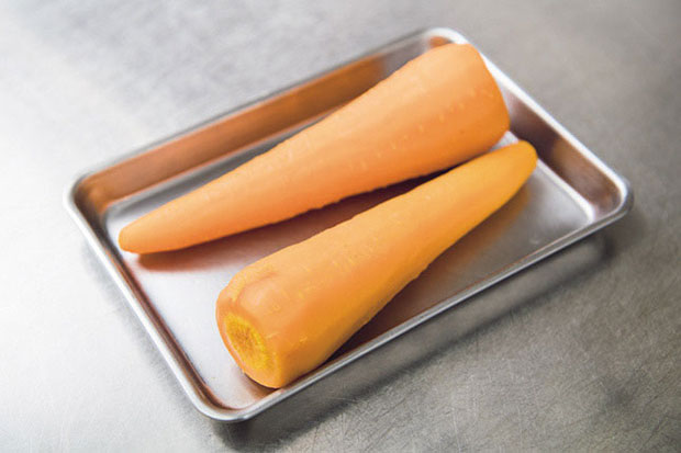 湯を切って、バットに上げ、粗熱をとる。