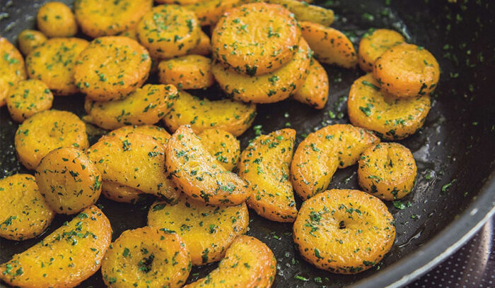 火入れで引き出す旨味と凝縮感「ニンジンのソテー」