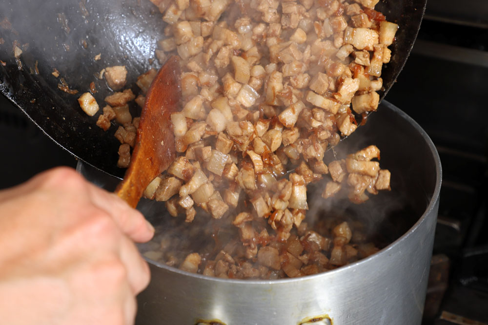 鍋に移して煮込む
