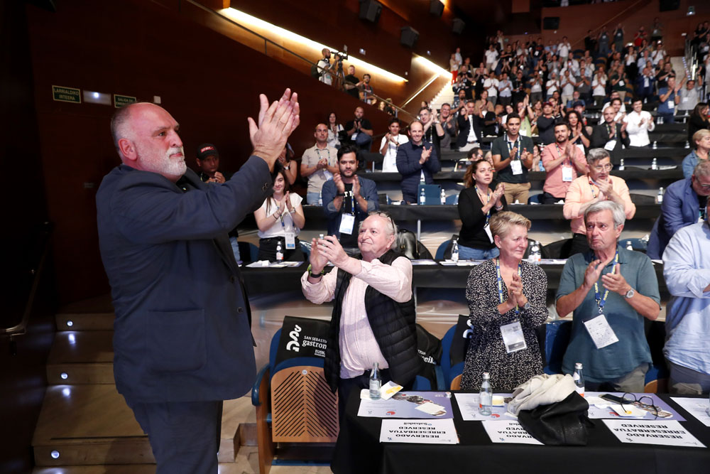 ホセの語りは1800人の聴衆の心を震えさせた。©SSG