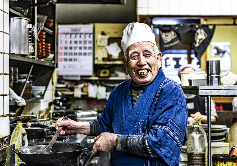 86歳。「暦で潮の満ち引きを調べてね。稼ぎどきの準備をしておくの」 生涯現役｜「佐賀町 長寿庵」野地 英雄
