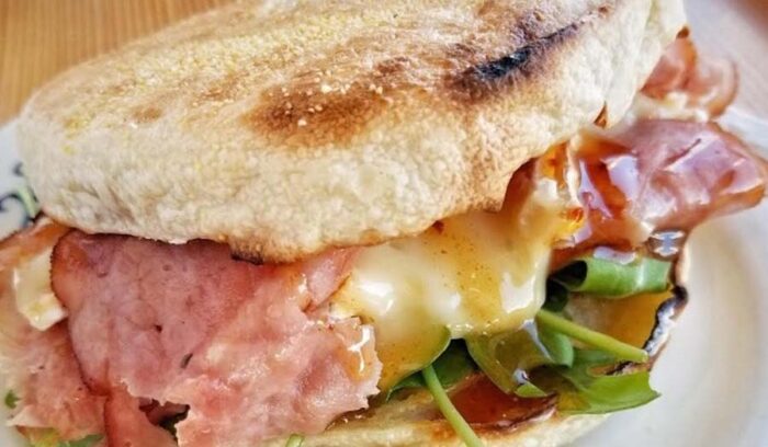 米国朝メシ最新トレンド！イングリッシュマフィン専門店の朝食サンドイッチ