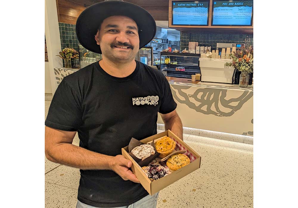 （写真）「ネイティブ・フードウェイズ」ディレクターの１人、コーリー・グレック氏はブッシュ食材をどうやってベーカリーに取り入れるか日々研究を重ねている。