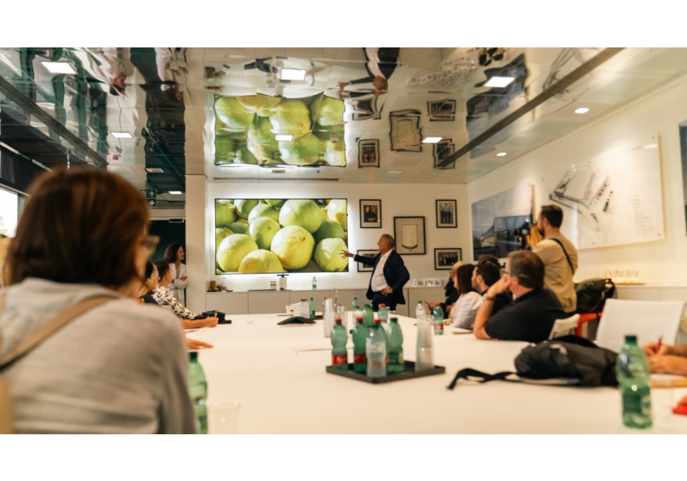 Quindi sono sorti un po’ ovunque in Calabrialaboratori artigianali di trasformazione che hanno saputo valorizzare il frutto con creatività tutta italiana.