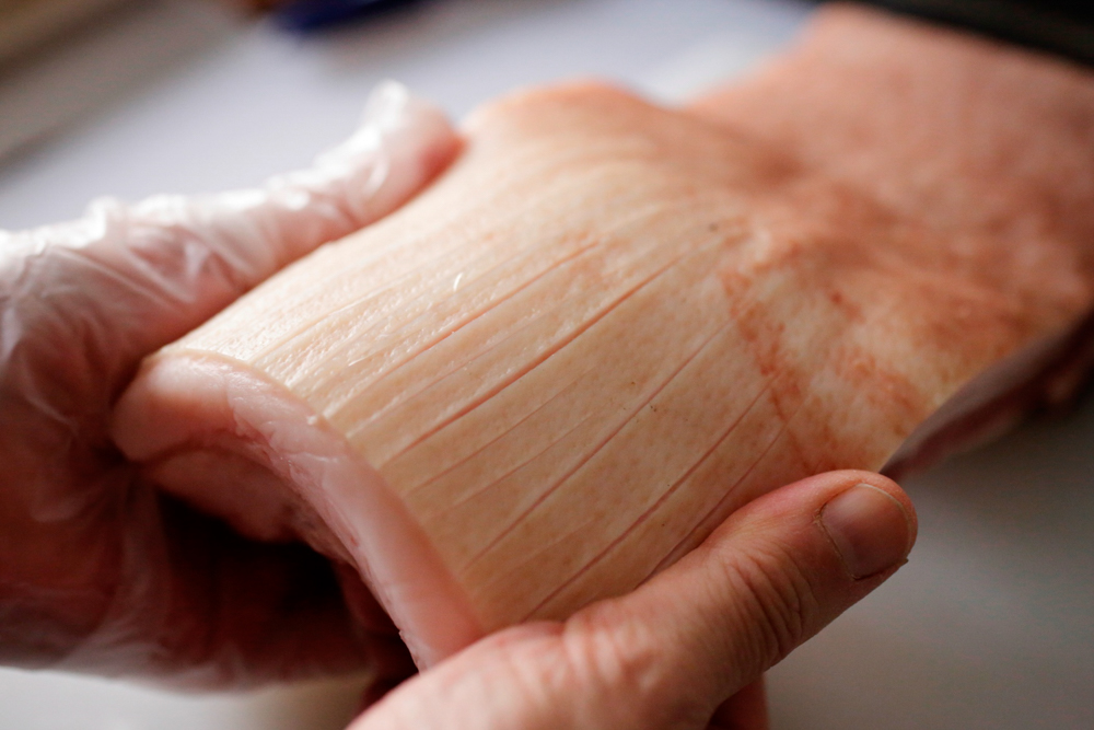 【材料のポイント】皮に切り込みを入れる