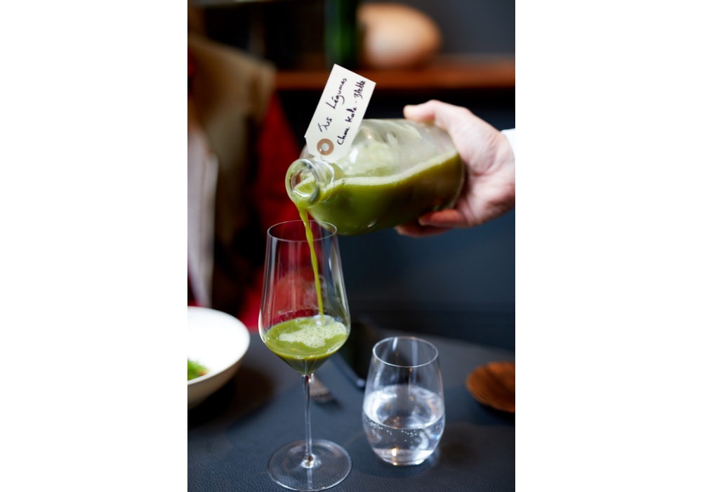 ケールとブレット菜のコールドプレスジュース