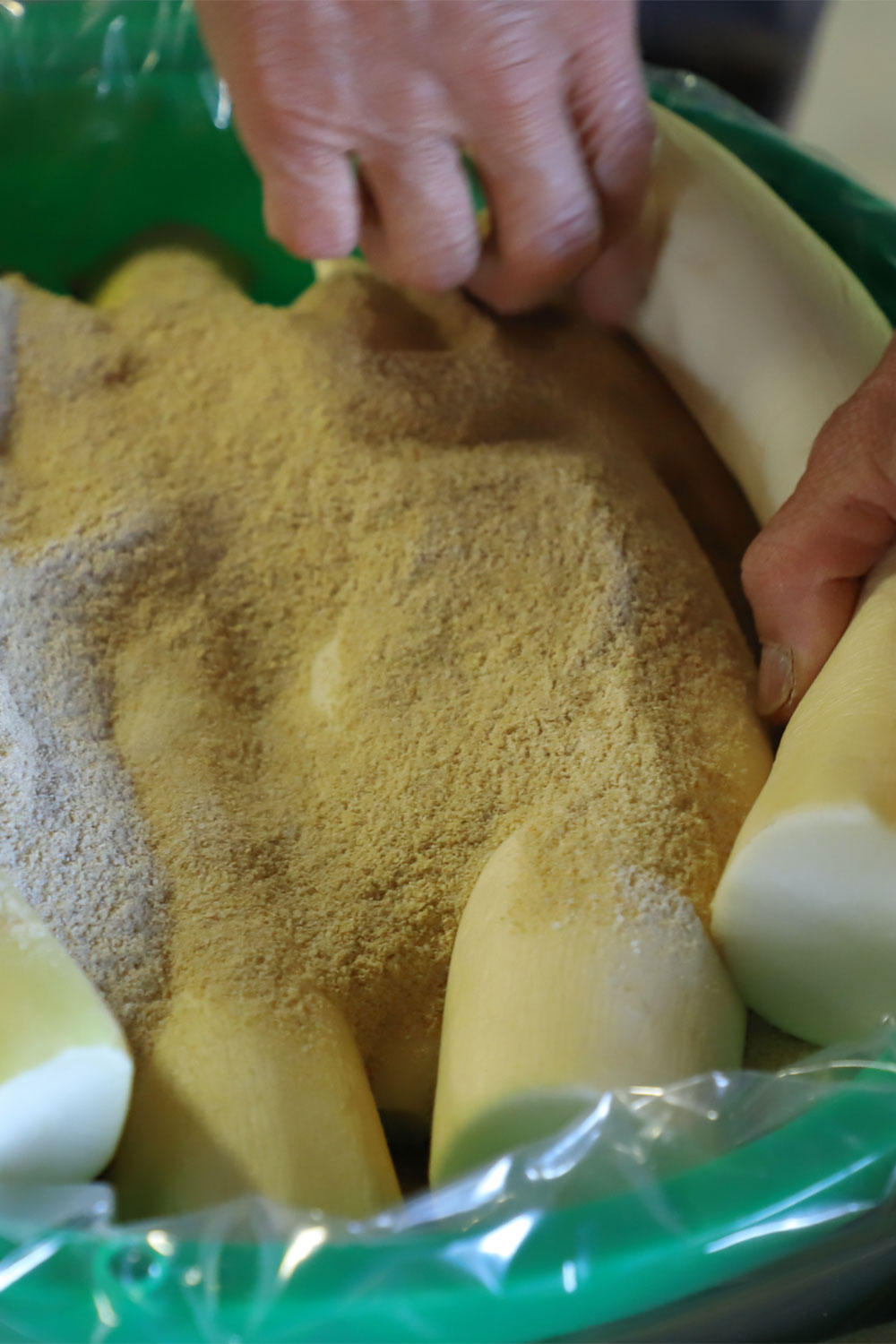 樽に漬け込み常温で10日ほどおく。