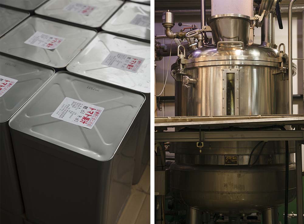 （左写真）「安曇野トマトの会」は埼玉県小川町の有機栽培農家が技術指導している。 （右写真）カントリーハーヴェストの製品を作る圧力窯は気圧を下げ、低温で加熱ができるため、素材の風味が生きる。