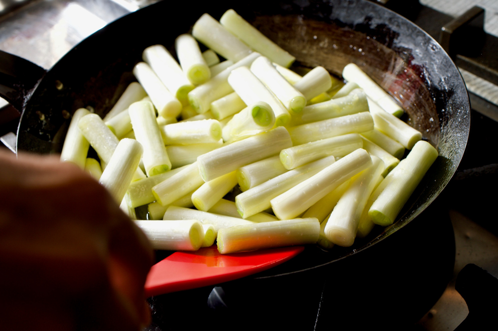 ［２］油と塩を絡める