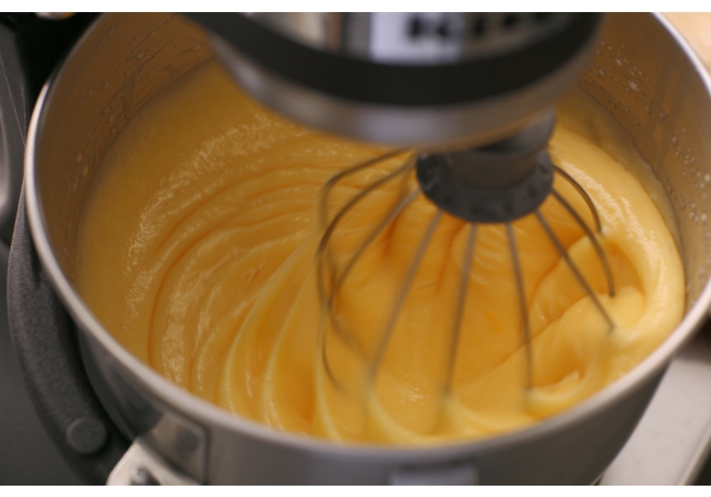 ［２］生地の材料を混ぜる