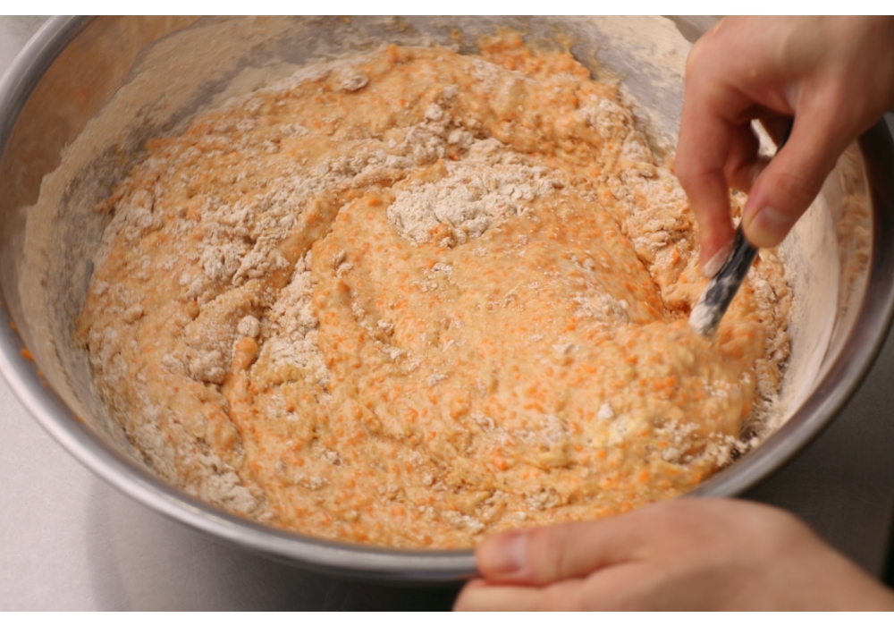 ［４］粉類を加える