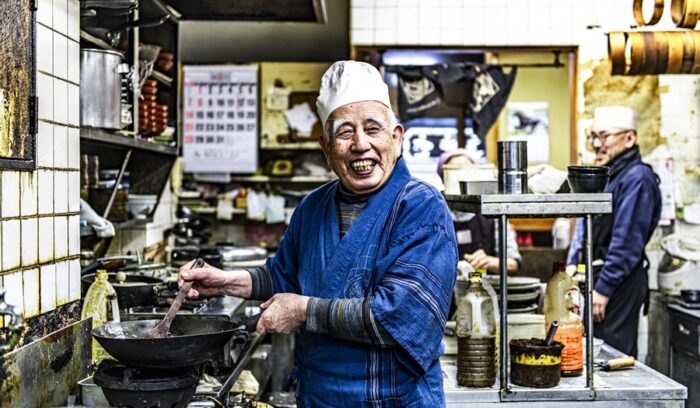86歳。「暦で潮の満ち引きを調べてね。稼ぎどきの準備をしておくの」