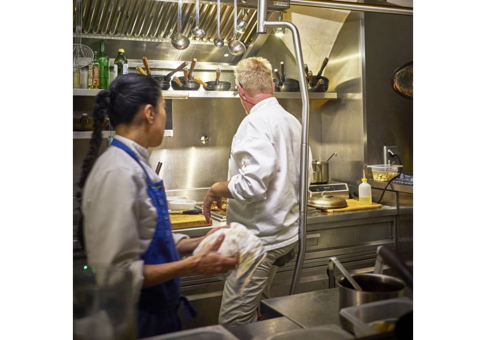 人間工学に基づいた形状のアームは回転も自由で、125kg までの荷重に耐える。