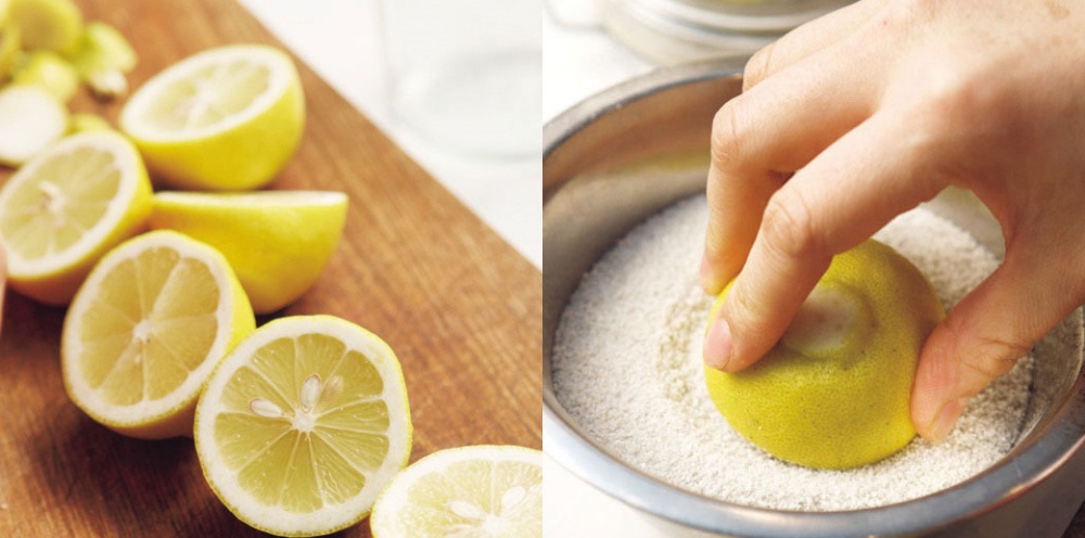 レモンの断面に塩をつける