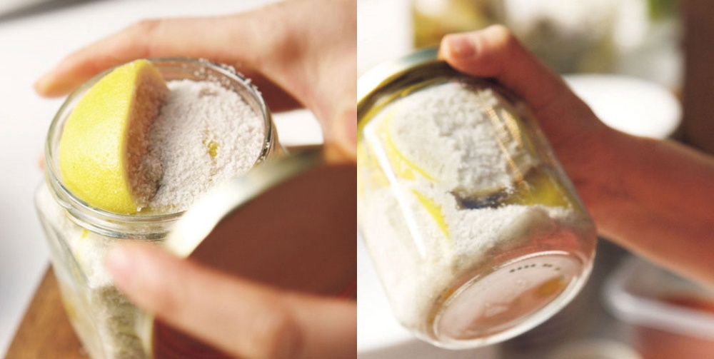 蓋をして塩を行き渡らせる