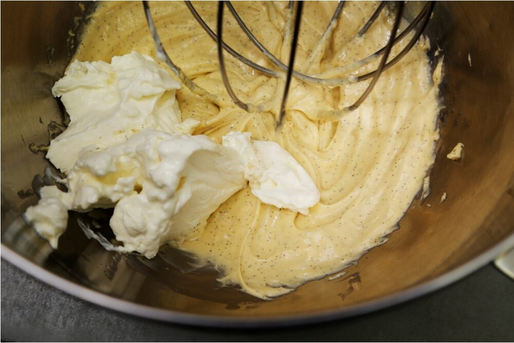 マスカルポーネを加えたクリームは、濃厚でなめらかな口どけ。