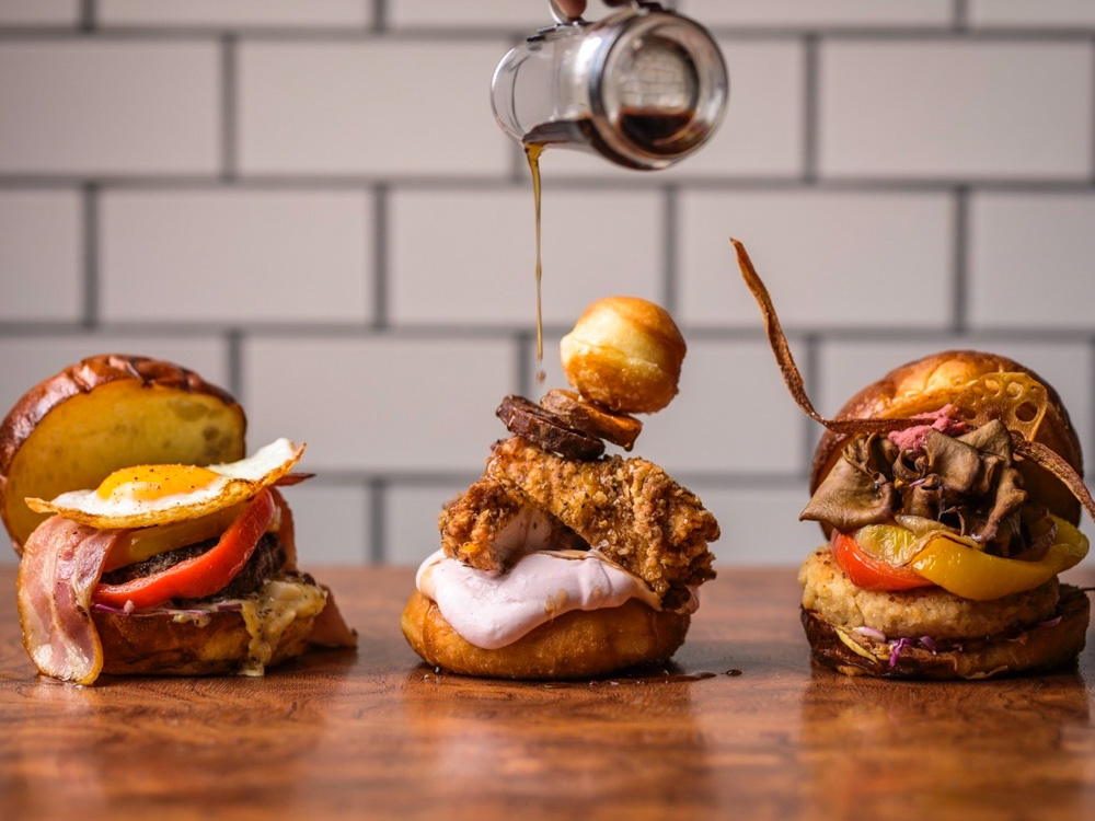 ホテル併設のアメリカンダイナー「Graphic Grill & Bar」