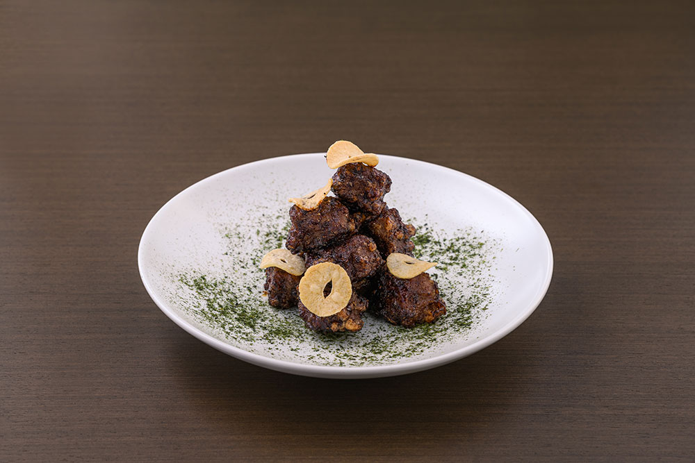 牛ヒレ肉のブラックペッパーソース 海苔パウダー添え