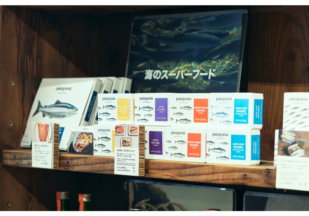 左端がワイルド・ソッカイ・サーモン。その右はサントーニャ・サバ・オリーブオイル漬。