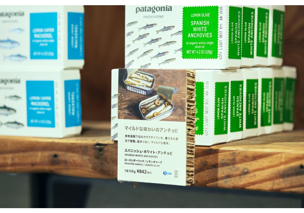 スペイン北部の沖合で、個体数が豊富な群から小規模な責任ある漁法で捕獲されるスパニッシュ・ホワイト・アンチョビ。