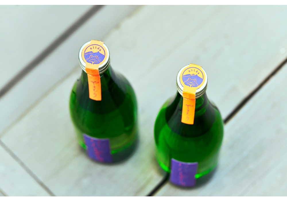 仁井田本家「しぜんしゅ－やまもり」のキャップにはカエルの絵が描かれている。