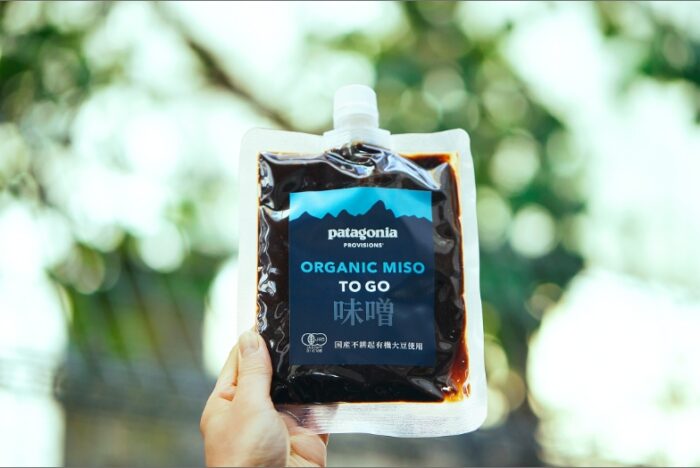 農家や蔵元と手を組み、ガチで大地と向き合う。パタゴニアの味噌と日本酒