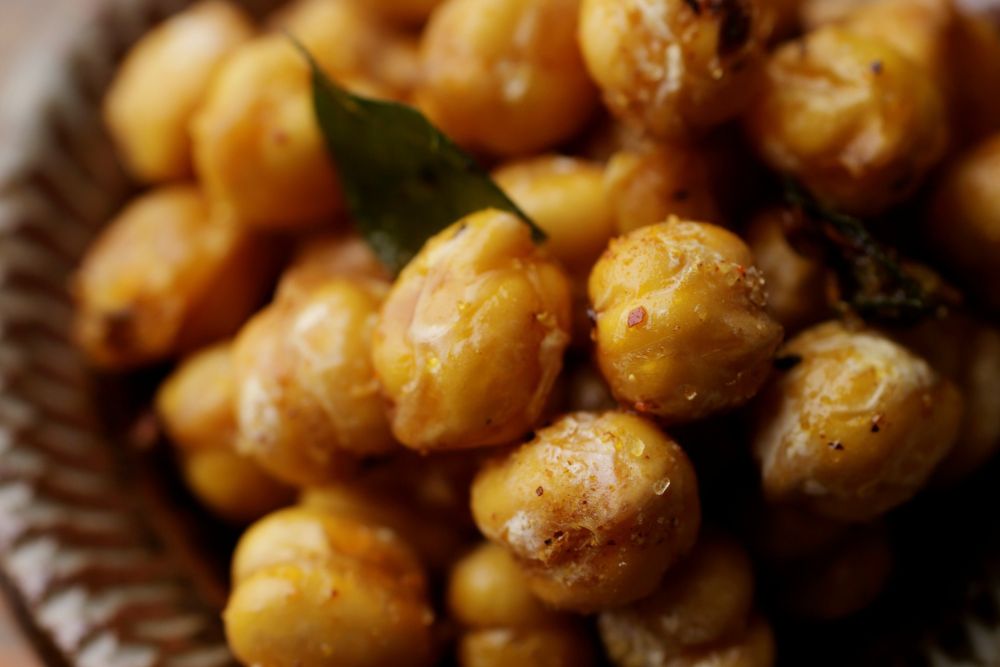 手でポイポイつまめる「スパイシーヒヨコ豆」