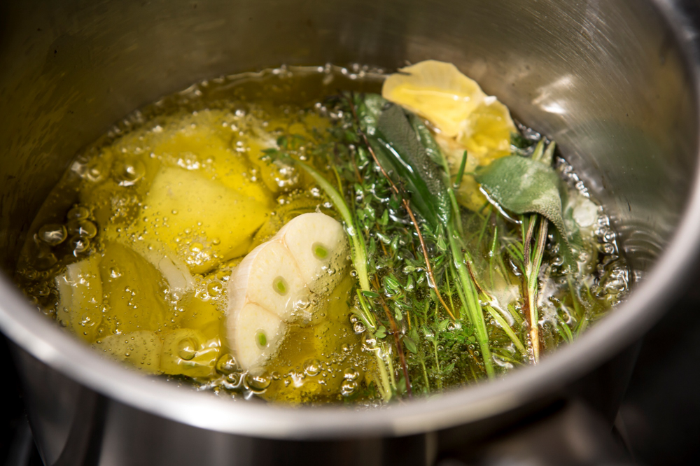 フツフツと沸く火加減で香りを移す