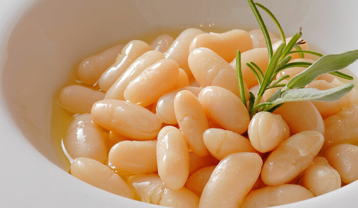 ハーブが香る「白インゲン豆のオイル漬け」